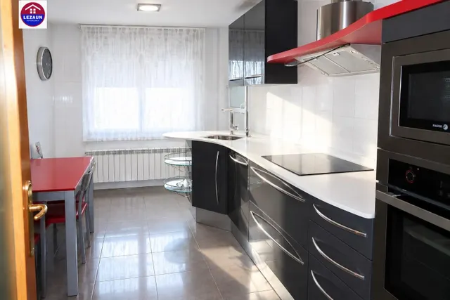 PISO EN RENTABILIDAD CON GARAJE Y JARDÍN PRIVADO EN LA ZONA NUEVA DE PERALTA. — 15