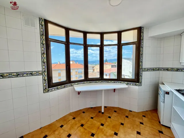Piso exterior para entrar a vivir en 2ª planta de edificio sin ascensor. Con 115 m2 construidos, 3 dormitorios, 2 baños y terraza. — 10