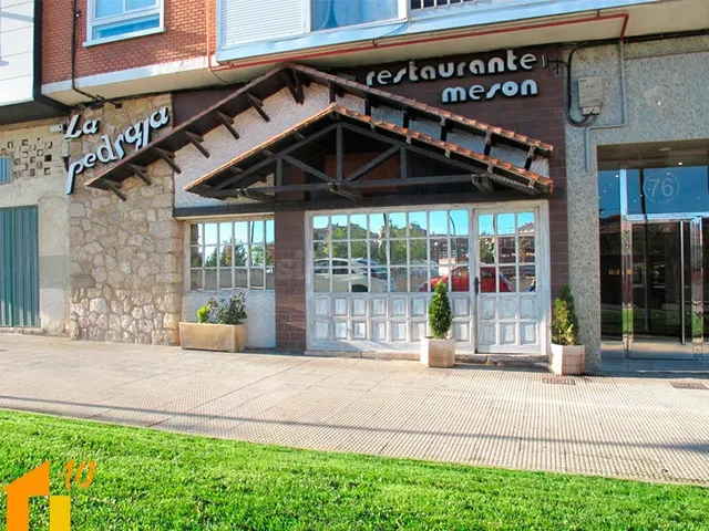 Se alquila o vende Bar Restaurante en avd. Constitucion