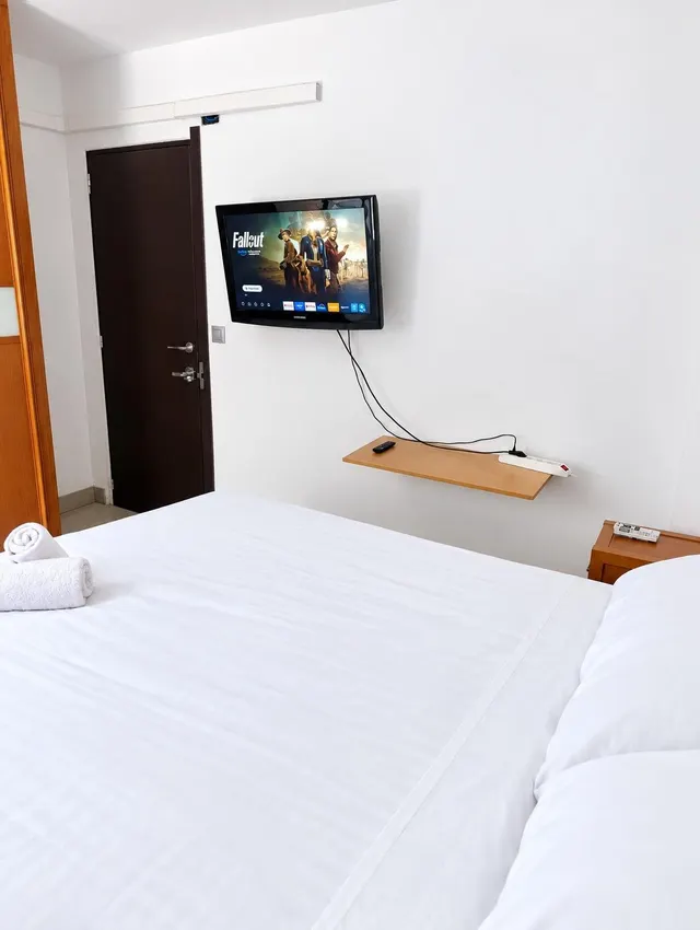 Piso de 4 dormitorios con licencia turística en La Luz, Málaga — 7