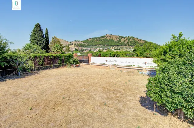 CHALET CON PISCINA EN CORTIJO PRETEL (ALBOLOTE) — 32