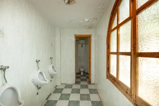 Terreno urbanizable, actualmente hay un restaurante. — 28