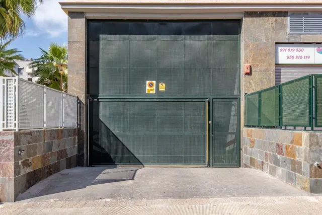 Se venden 2 plazas de garaje. zona forum. 46.000 euros. — 8