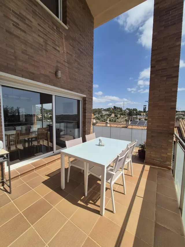 Casa con vistas panorámicas, placas solares y gran terraza en Mas Trader, Cubelles — 11