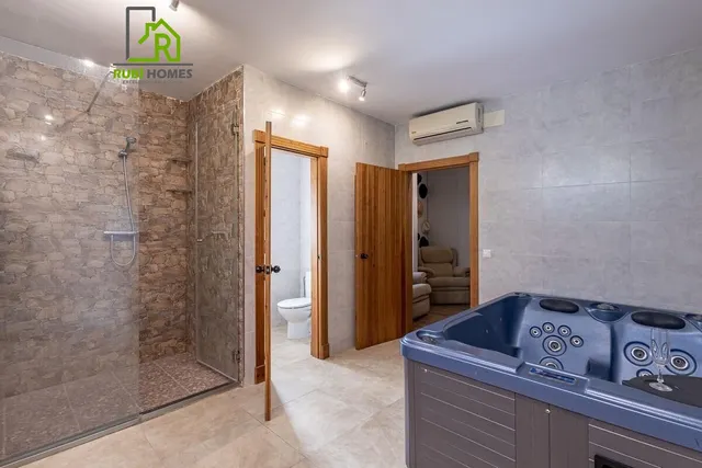Chalet independiente con pozo propio y placas solares — 14