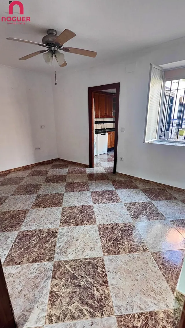 Casa en cañero de una sola planta con patio — 8
