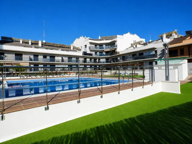Vivienda exclusiva de 3 habitaciones, seminueva, con piscina