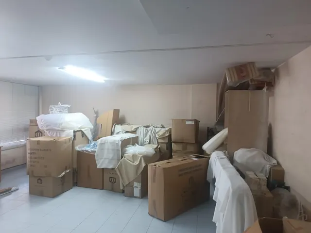 SE VENDE LOCAL / 140 MTS PLANTA BAJA + 40 MTS NAYA/ CERCA DE HOSPITAL GENERAL — 7