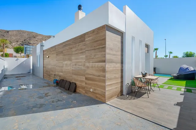 VILLA DE 4 DORMITORIOS Y 2 BAÑOS EN FORTUNA (MURCIA) — 11