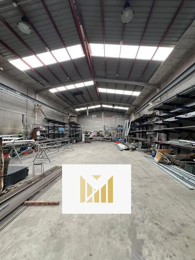 NAVE INDUSTRIAL CON MAQUINARIA