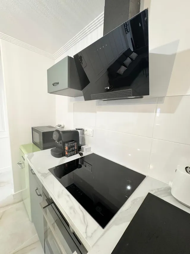 Apartamento de 2 dormitorios  Reformado con licencia turística, piscina  en el Centro de Torrevieja — 5