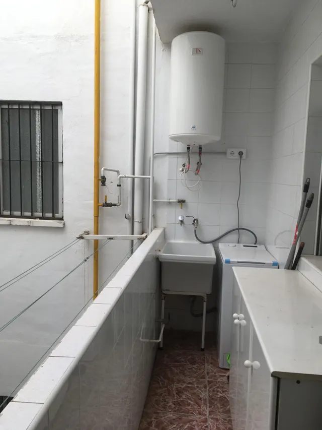 SE ALQUILA UN PISO  CERCA DE LA UNIVERSIDAD DE LA MERCED — 10