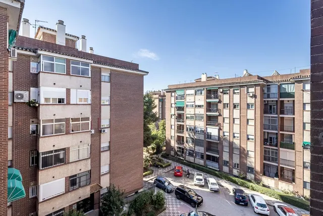Espacio, luz y comodidad en una vivienda con grandes posibilidades en zona Alcampo — 2