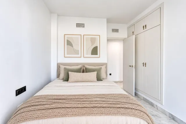 Villa independiente renovada, cerca a Mijas, con piscina privada y 5 dormitorios — 13