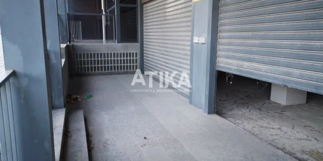 LOCAL COMERCIAL EN ALQUILER CON SALIDA DE HUMOS. — 17