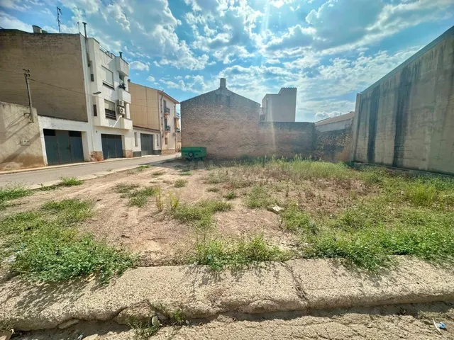Solar residencial esquinero y céntrico — 4