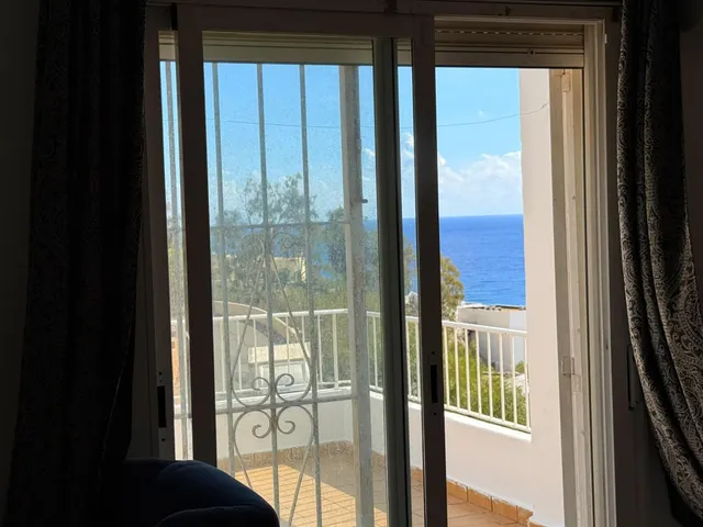 Piso de 3 dormitorios con vistas al mar y piscina — 10