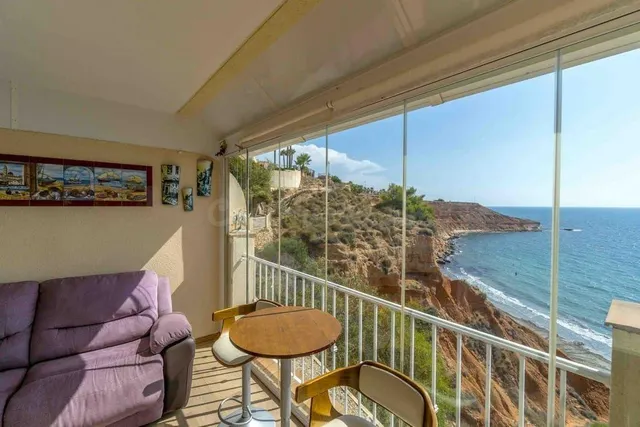 SE ALQUILA APARTAMENTO CON VISTAS AL MAR EN ORIHUELA COSTA (