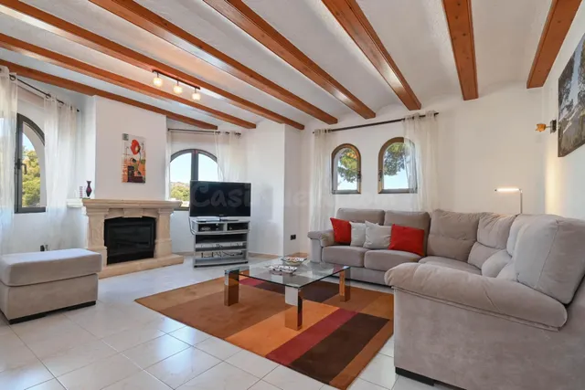 Villa mediterránea + appartamento  en Granadella — 2
