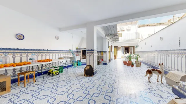 PRECIOSA Y ESPECTACULAR  CASA EN CHIVA  . OJO INVERSORES!!! — 2