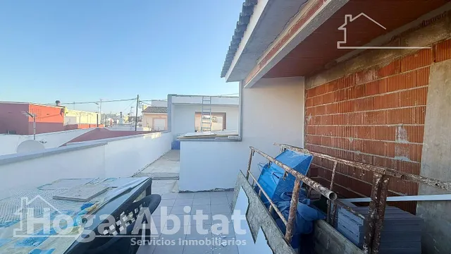 ¡Reformada a estrenar! Casa amplia y luminosa con balcón y gran terraza de buenas vistas — 6