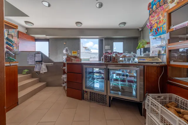 VENTA DE EDIFICIO CONDICIONADA A LA ADQUISICIÓN DE LA PANADERÍA + VIVIENDA + NAVE — 6