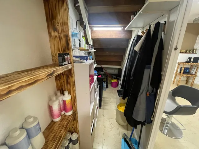 SE VENDE LOCAL CON INQUILINOS EN EL CENTRO — 10