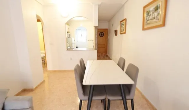Apartamento de 2 dormitorios en Torrevieja, Alicante (Costa Blanca) — 3