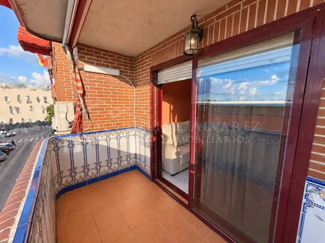 PISO DE 3 DORMITORIOS EN URBANIZACION CON PISCINA — 8