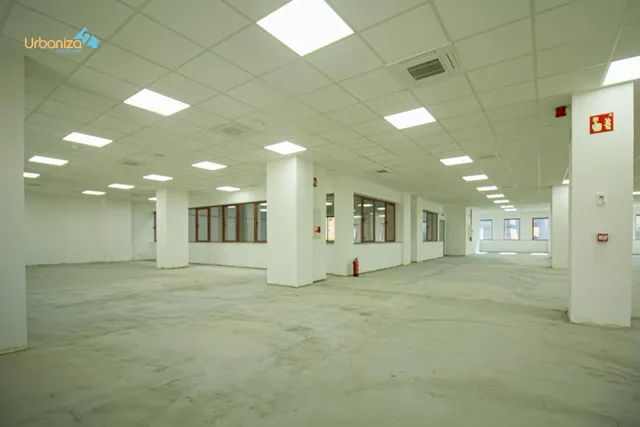OFICINA DIAFANA EN EL CENTRO DE BADAJOZ — 8