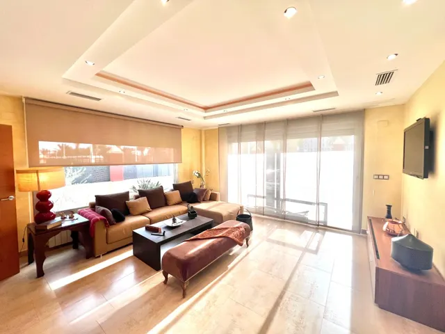Chalet urbano con piscina en Elche, zona Torreta-Portalada. — 3