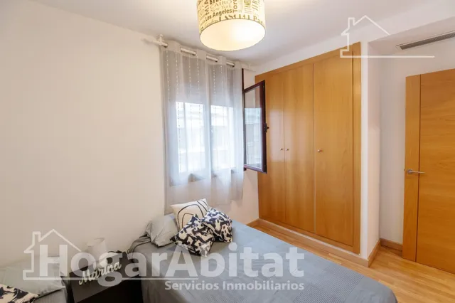 Vive con el confort de un residencial con piscina en este luminoso piso con balcón — 13