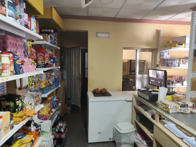 EN VENTA LOCAL COMERCIAL PROPIEDAD + NEGOCIO 24H — 11