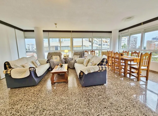 Vive la luz y el espacio en este amplio piso de Garden Playa - foto 3