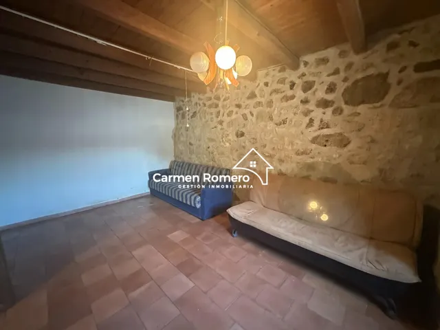 Casa de pueblo con patio- jardin y garaje a 18 km de Salaman - foto 5