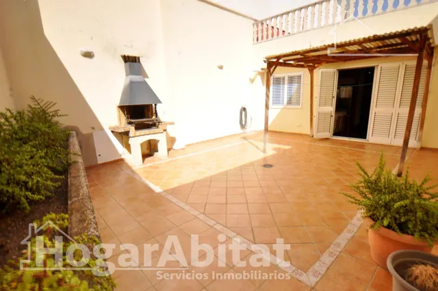 ESPECTACULAR CASA CON DOS TERRAZAS Y GRAN GARAJE
