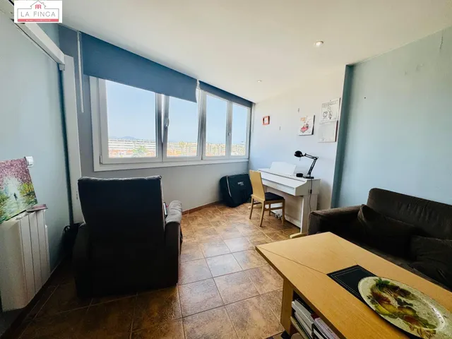 2 dormitorios con piscina y parking a 150m de la playa — 11
