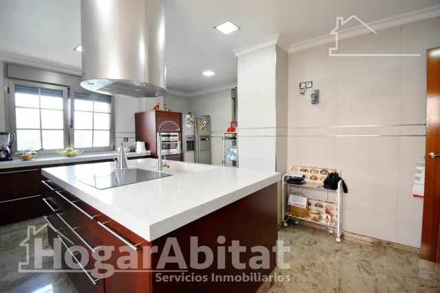 ESPECTACULAR CHALET CON PISCINA, GARAJE, TERRAZA Y ASCENSOR — 8