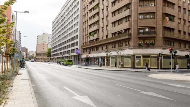 Amplia Vivienda en Avenida César Augusto con Garaje — 39