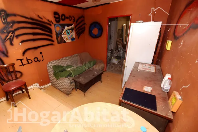 ¡GRAN OPORTUNIDAD! CASA ESQUINERA PARA REFORMAR CON GARAJE,  - foto 3