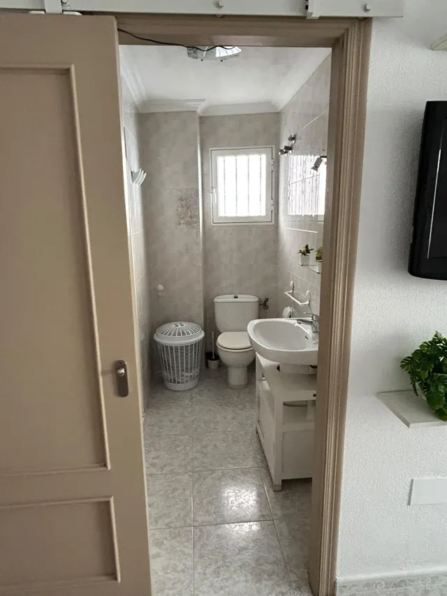 Apartamento con terraza, Alicante, Torrevieja. 2 habitaciones, 63 m2, 650 metros al mar — 21