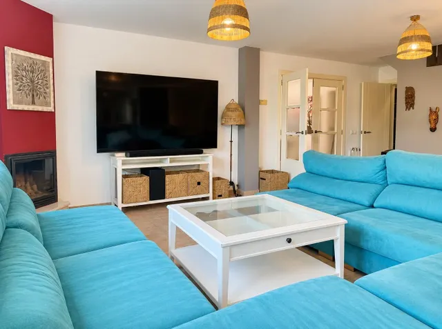 Chalet independiente con piscina privada y 6 dormitorios en La Cañada — 20
