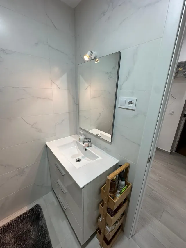 SE VENDE PISO / BUENA ZONA / REFORMADO / A 5 MINUTOS DEL CENTRO / SIN ASCENSOR — 13