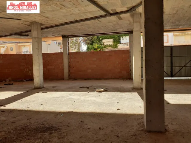LOCAL EN BRUTO EN LOS MONTESINOS — 7