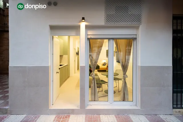 Tu refugio de diseño en el corazón de Granada: Estilo, practicidad y comodidad a pie de calle. — 33