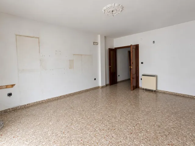 Piso de 3 dormitorios con balcón en Santa Fe – Activo bancario sin honorarios para el comprador”. — 8