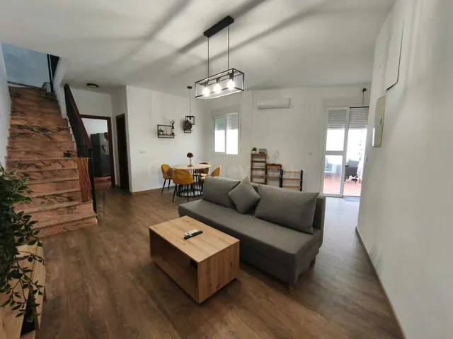PISO DÚPLEX PARA ENTRAR A VIVIR EN VILLAFRANCA! — 2