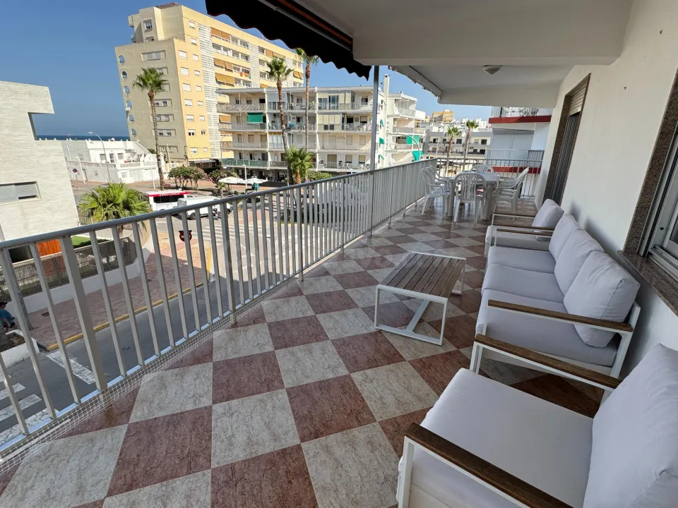 APARTAMENTO CON GRANDISIMA TERRAZA CON VISTAS AL MAR
