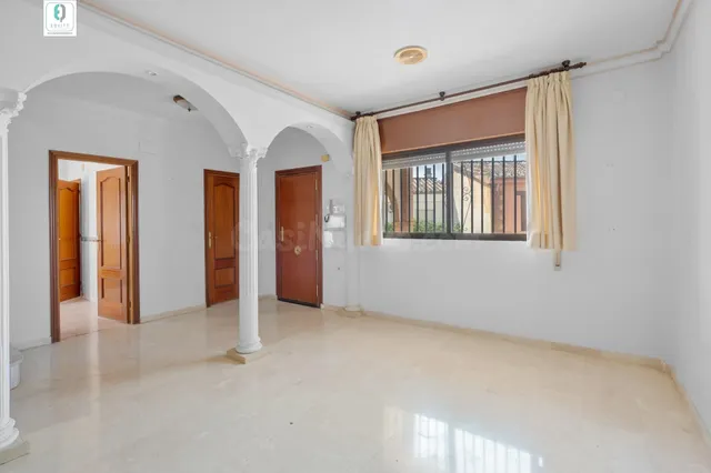 GRAN CASA CON PISCINA EN HUETOR VEGA - foto 2