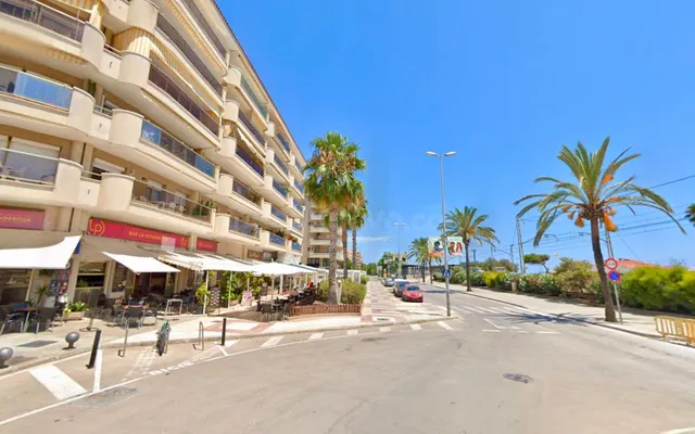 PISO CÉNTRICO EN PINEDA DE MAR CON EXCELENTE DISTRIBUCIÓN Y  - foto 3